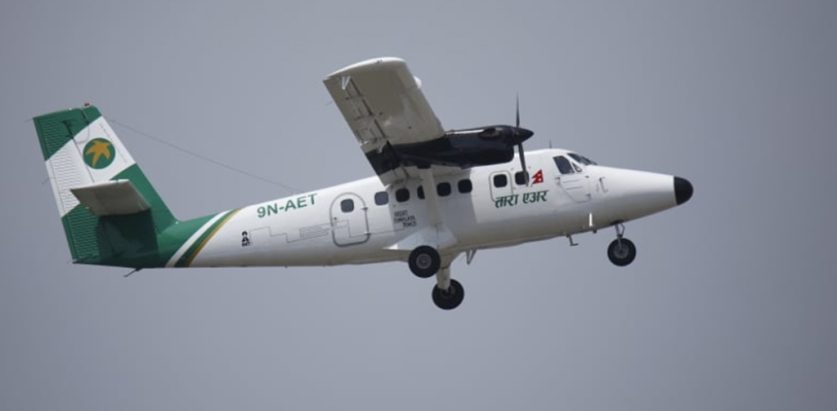 उडिरहेको जहाजबाट एक्कासि ढोकाको सिसा झरेपछि…