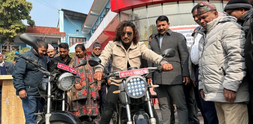 इटहरीमा पेट्रोल सवारीलाई विद्युतीयमा रुपान्तरण