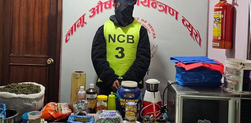 केकमा गाजा मिसाएर बेच्ने एक युवक पक्राउ