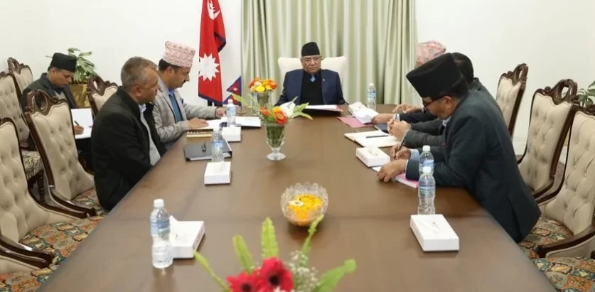 वीर अस्पतालमा आउने बिरामीले गुनासो गर्ने अवस्था आउनुहुन्न : प्रधानमन्त्री