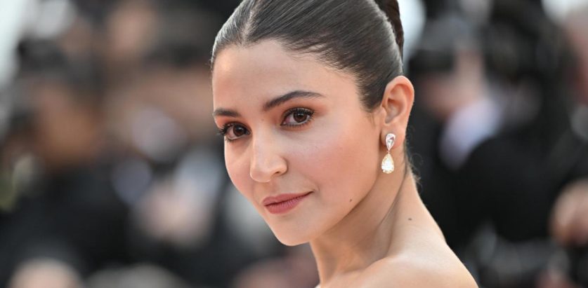 गर्भवतीको चर्चाबीच विदेशमा उपचार गराउँदै अनुष्का