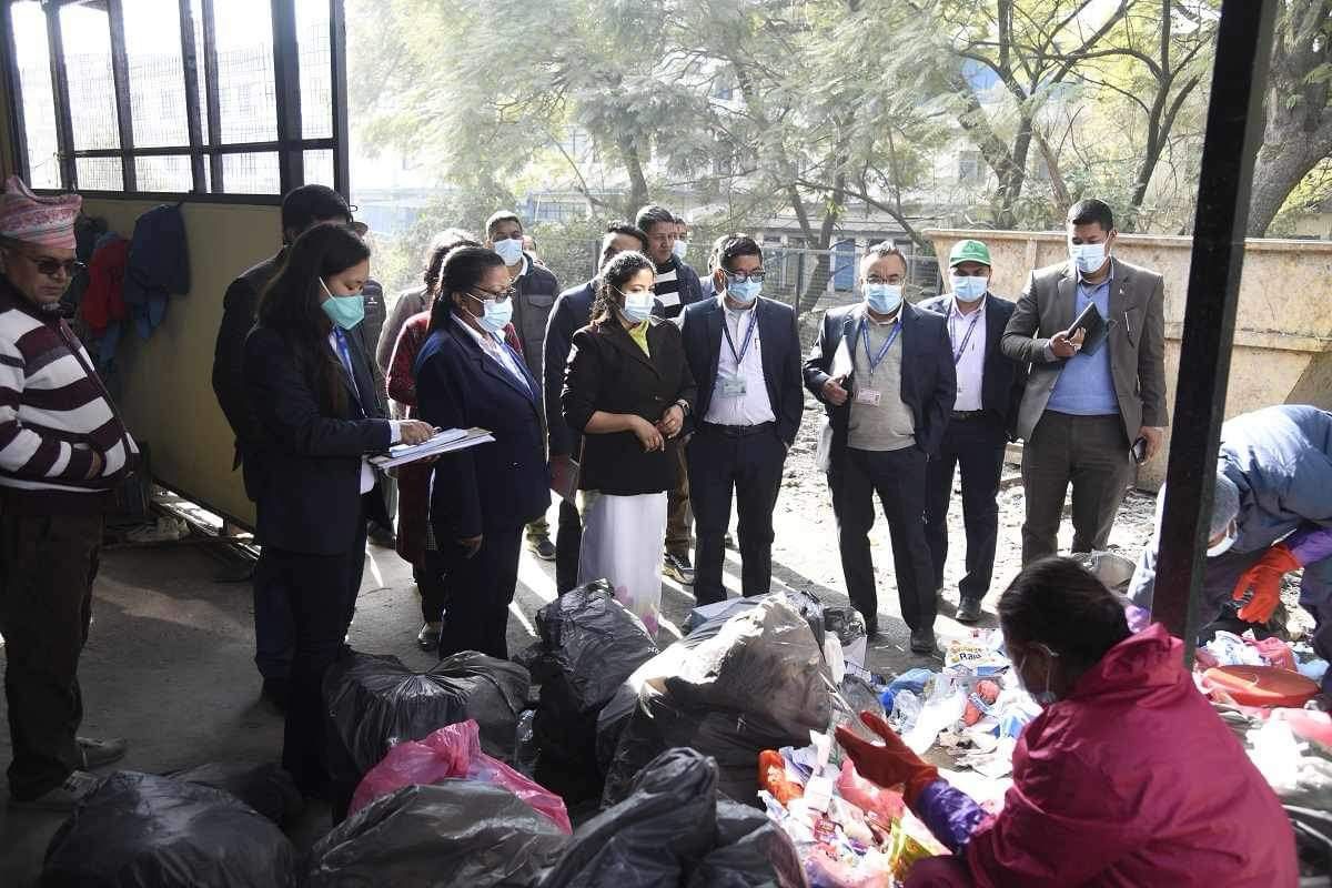 महानगरले रोक्यो कान्ति अस्पतालको फोहोर संकलन