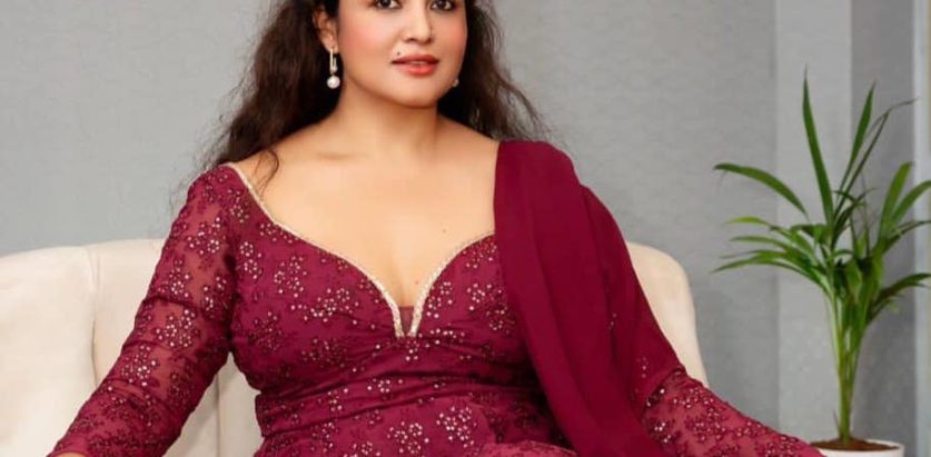 अमेरिकाबाट रेखा थापा भन्छिन् : ‘उपहार’ले समाज जोड्छ (अन्तरवार्ता)