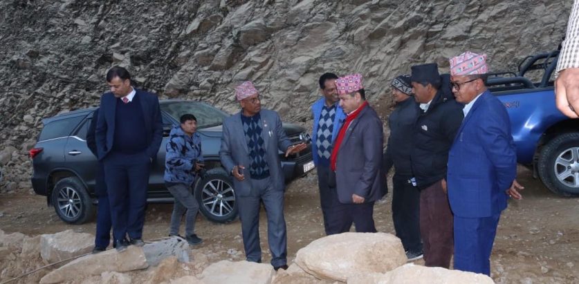 थानकोट–चित्लाङ सडकखण्ड स्तरोन्नति गर्न ८ करोड विनियोजन, यातायातमन्त्रीले गरे अनुगमन