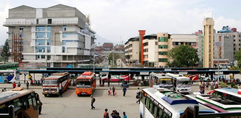 गोँगबुस्थित बसपार्कभित्र होटल सञ्चालन