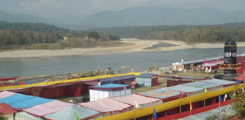 नारायणी नदी किनारमा चियाको प्रदर्शनी गरिने