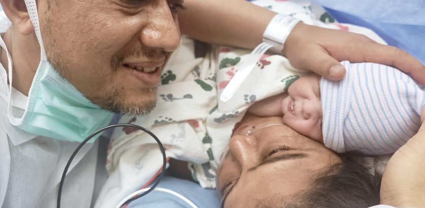 अमेरिकामा नायिका रेखा थापाले जन्माइन् छोरी