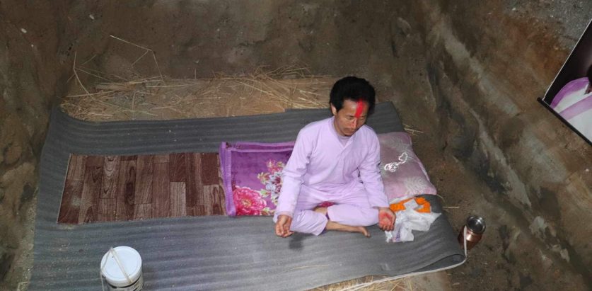 झापामा सात दिने भूतपस्यामा बसे मनोक्रान्ति साधक लिम्बू