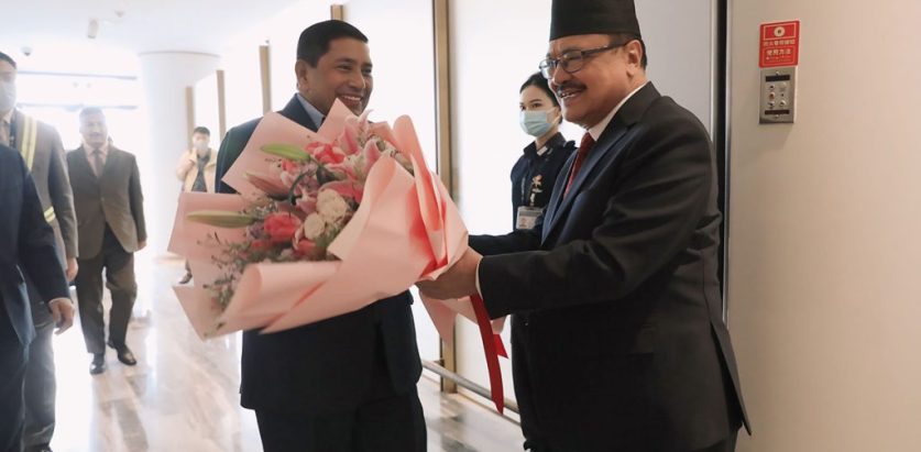 उपप्रधानमन्त्री श्रेष्ठ बेइजिङ पुगे