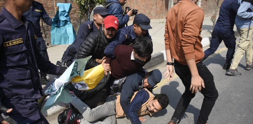 गृहमन्त्री विरुद्ध विद्यार्थीद्धारा सिंहदरवार अगाडी प्रर्शन