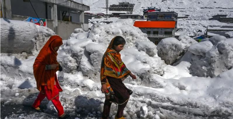 पाकिस्तानमा हिमपातमा परी ३५ को मृत्यु