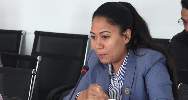 शिक्षकलाई आग्रह गर्दै सुमना श्रेष्ठ भन्छिन्अ: ब त पार्टी सदस्यता त्याग्नूस् 