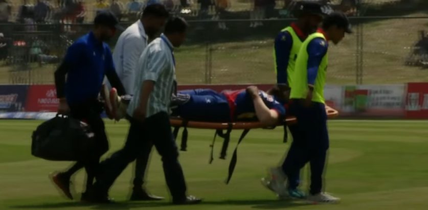 नेपाली ओपनर लोकेश बम घाइते ; स्ट्रेचरमा राखेर बाहिर ल्याइयो