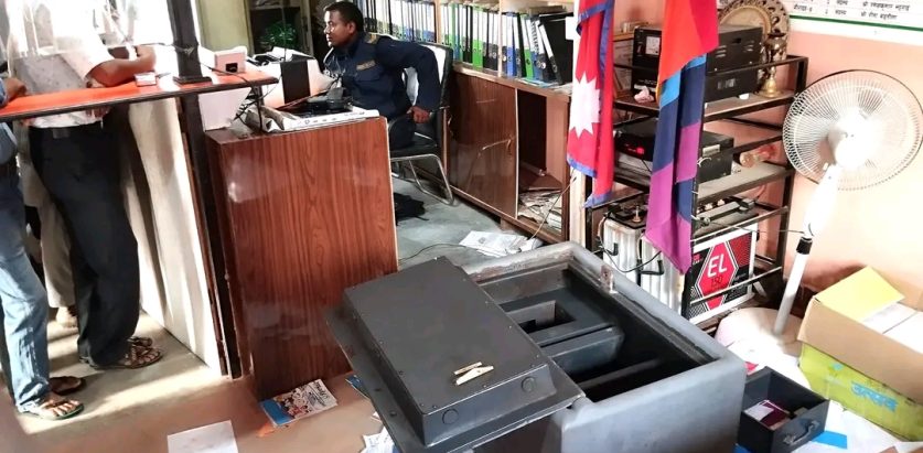 झापाको गौरादहमा एकै रातमा दुई सहकारीमा चोरी