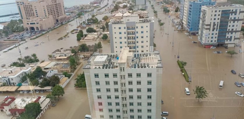 दुबईमा अहिलेसम्मकै ठूलो वर्षा, राजमार्ग तथा विमानस्थल अवरुद्ध