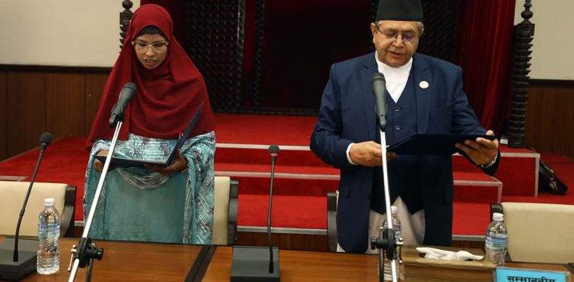 जसपाकी सांसद हसिनाले लिइन् शपथ