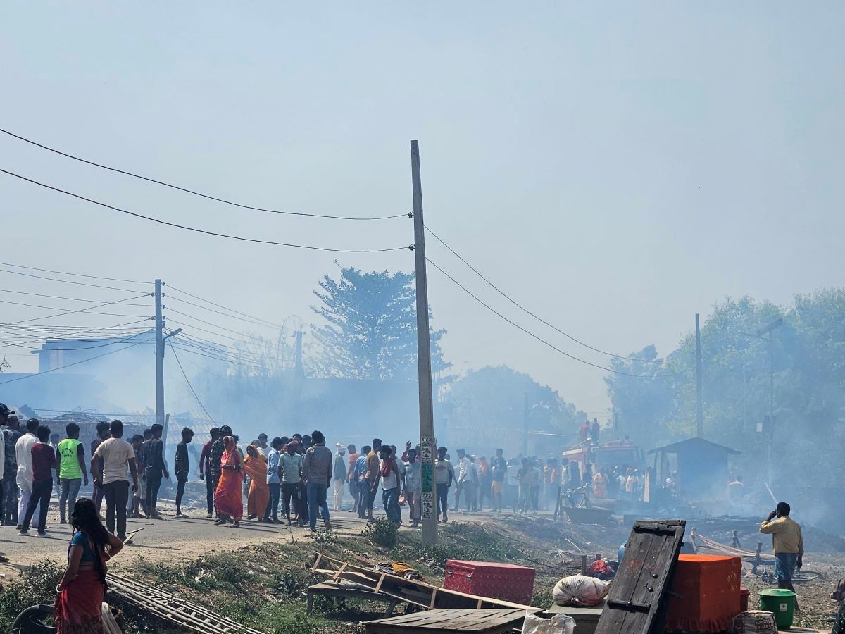 परालको कुन्युबाट सल्किएको आगोले महोत्तरीमा १०० बढी घर ध्वस्त