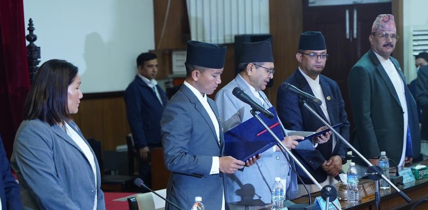 सांसद सुहाङ नेम्वाङले लिए शपथ