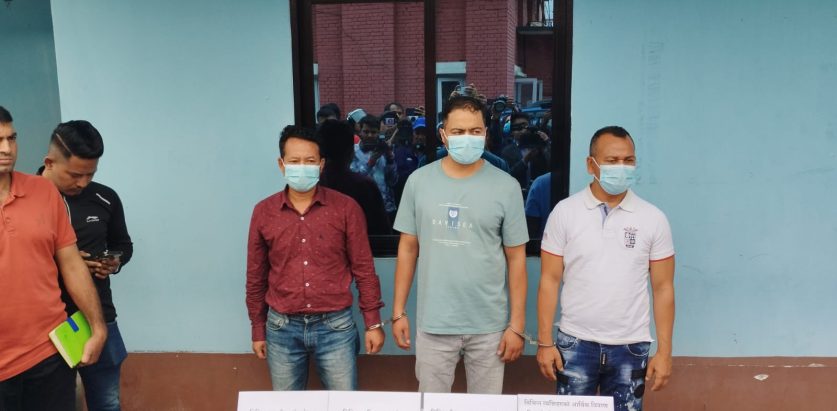 अमेरिका र क्यानडाकाे प्रलाेभन देखाएर ५ कराेड ठगी ; तीनजना पक्राउ