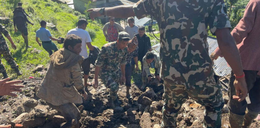 रामेछाप पहिरो अपडेट : एकै परिवारका चारसहित ६ जनाको शव फेला