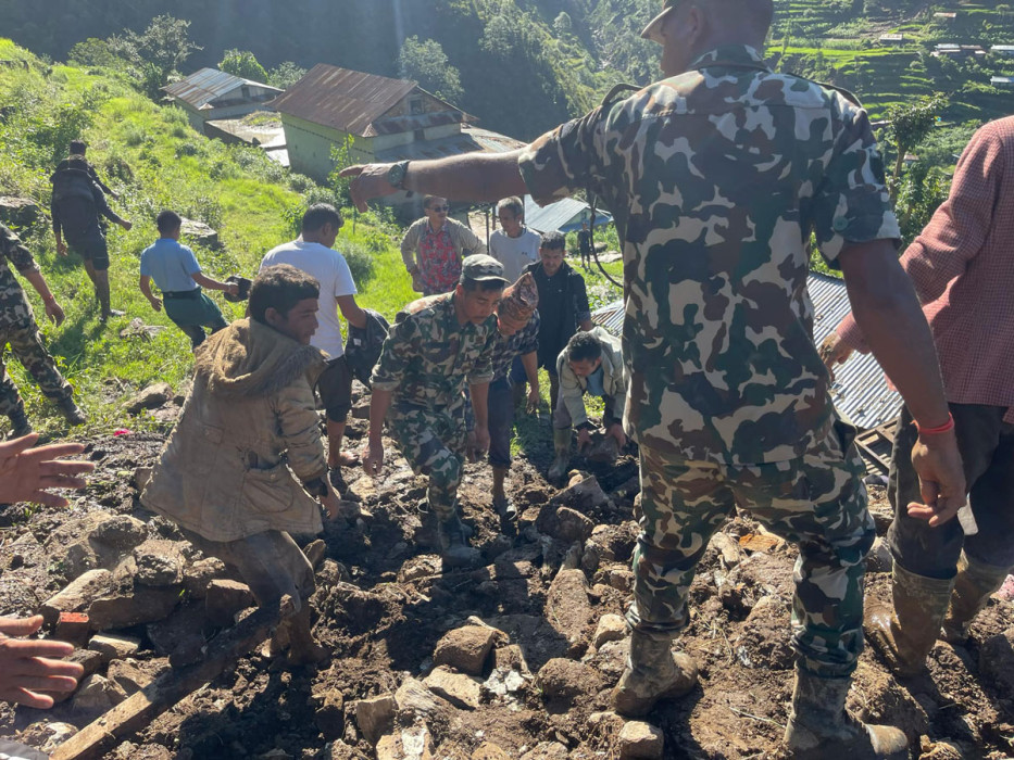 रामेछाप पहिरो अपडेट : एकै परिवारका चारसहित ६ जनाको शव फेला