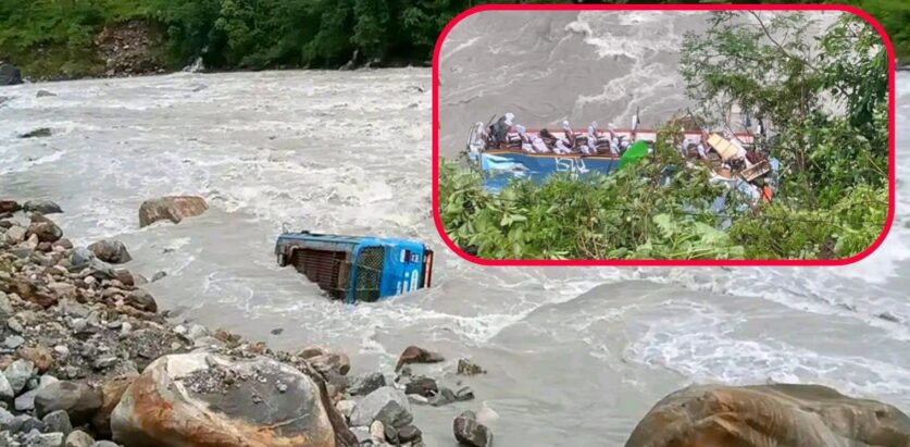 मर्स्याङ्दीमा भारतीय बस खस्यो