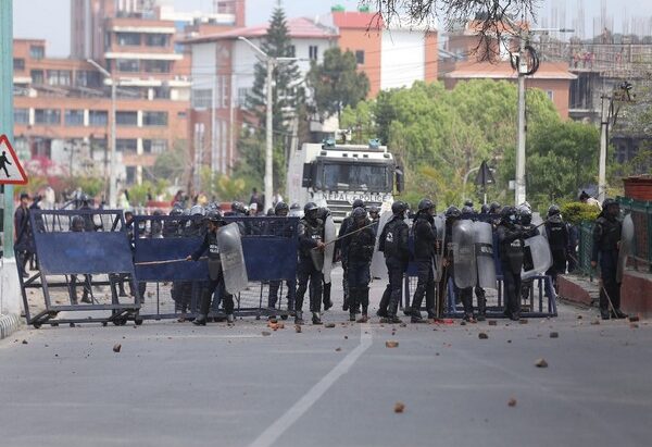 तीनकुनेमा तोडफोड र लुटपाट मच्चाउनेहरु नामावली यस्तो छ