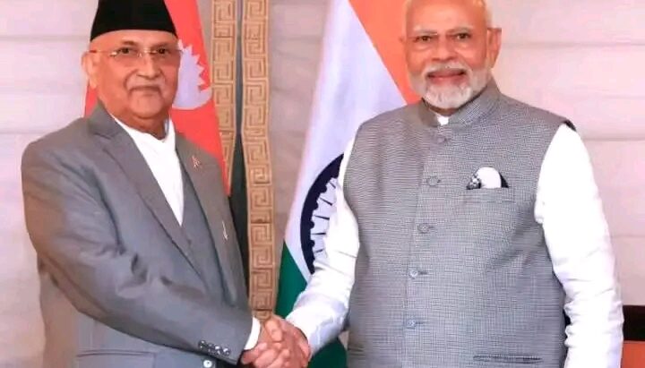 प्रधानमन्त्री ओलीले र भारतीय समकक्षी मोदीलाई थाइल्याण्डमा भेट्दै