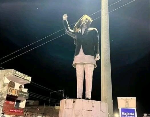 कस्ले दल्यो  वीपी कोइरालाको शालिकमा मोसो ?