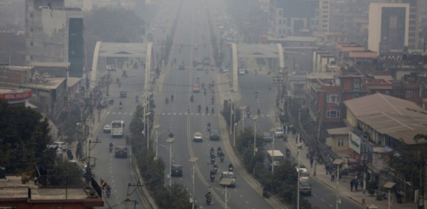 वायु प्रदुषणले बिगार्दैछ आँखा, यसरी बचाउनुहोस् आँखालाई