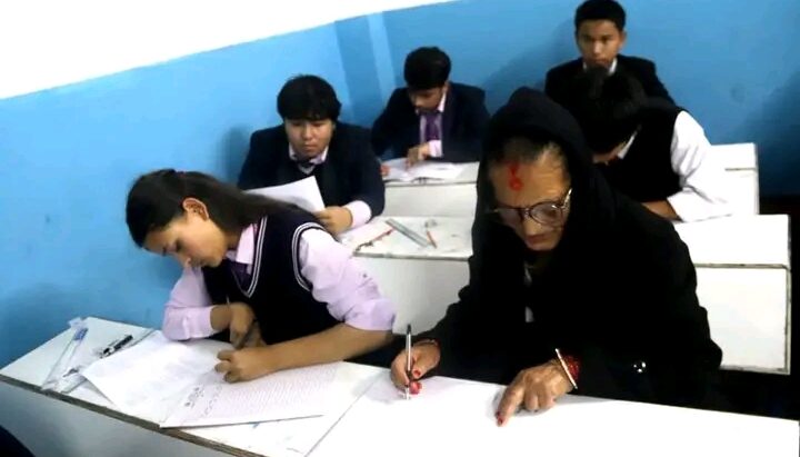 ७३ वर्षीया वृद्धाले पनि दिइन् कक्षा १२ को परीक्षा