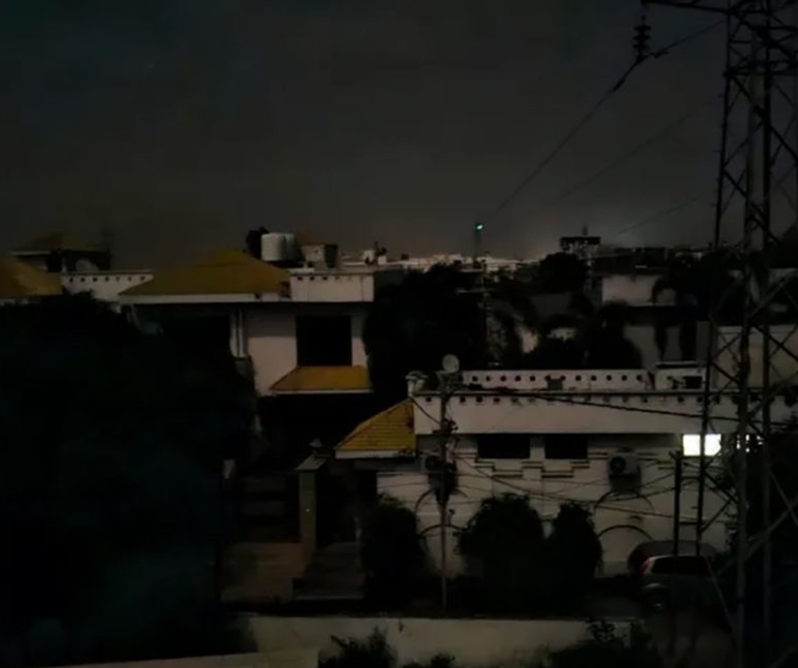 जम्मू–कश्मीरमा फेरि सुनिन थाल्यो गोली र विस्फोटका आवाज   
